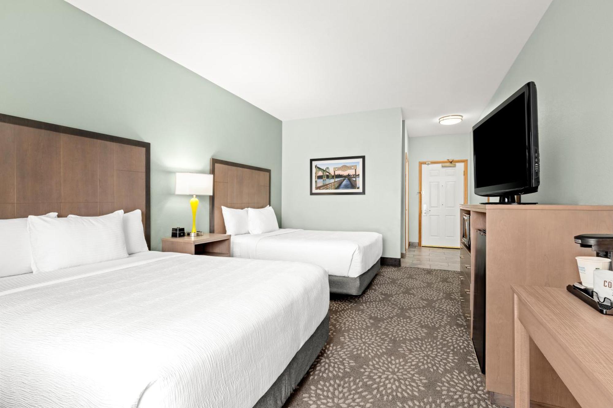 La Quinta By Wyndham Newport Hotel Exterior photo