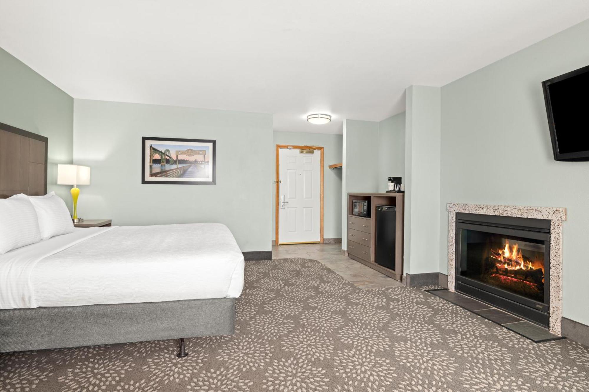La Quinta By Wyndham Newport Hotel Exterior photo