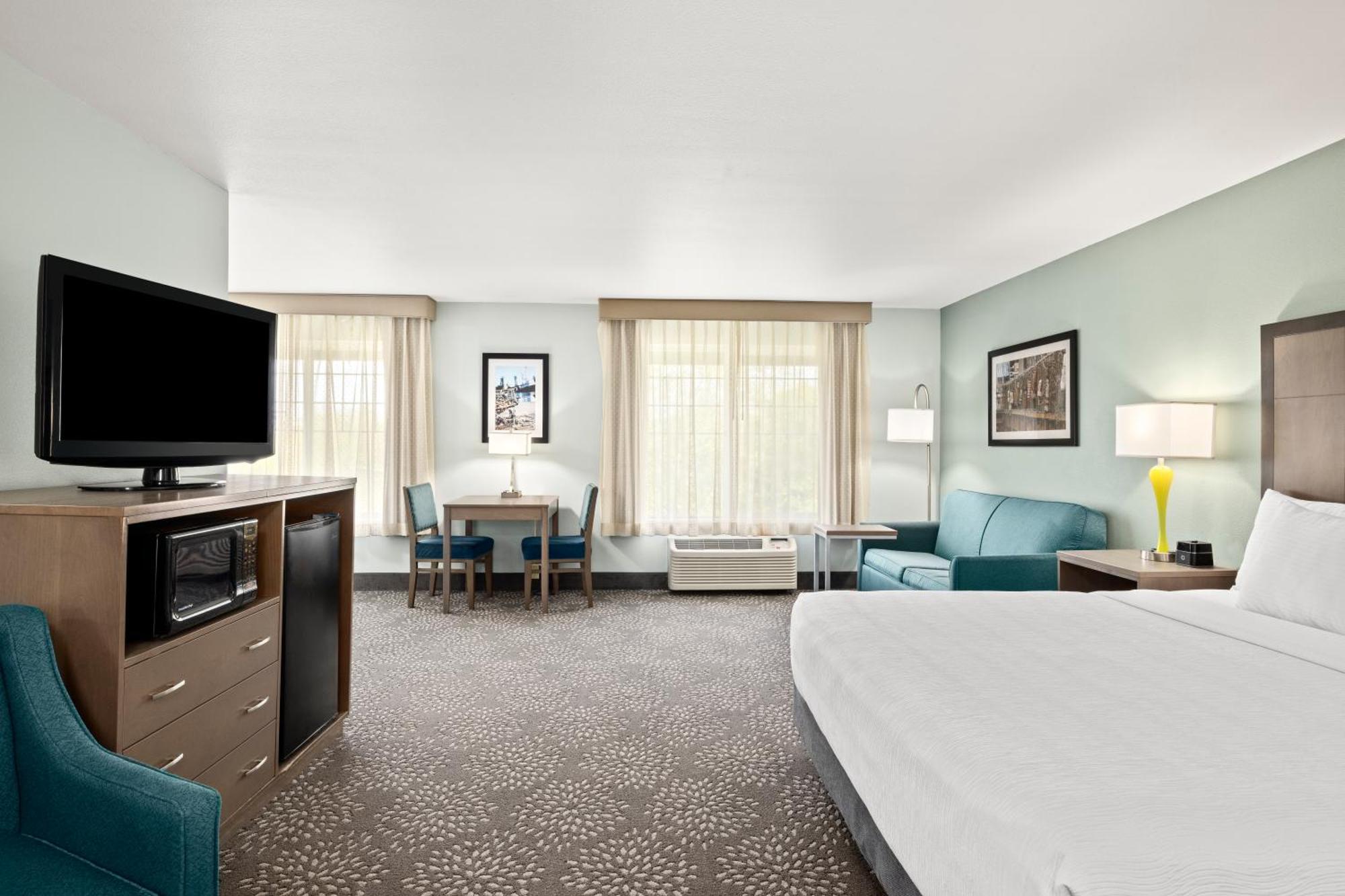 La Quinta By Wyndham Newport Hotel Exterior photo