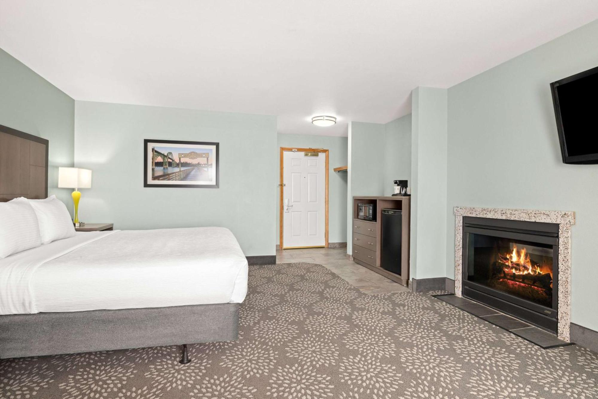 La Quinta By Wyndham Newport Hotel Exterior photo