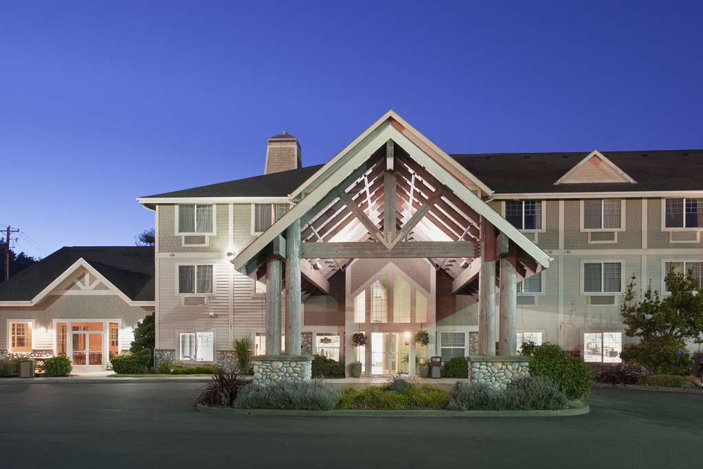 La Quinta By Wyndham Newport Hotel Exterior photo